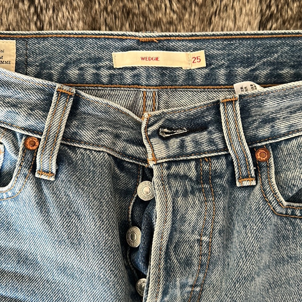 Levi’s Wedgie